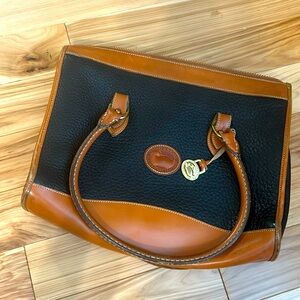 Beautiful vintage Dooney &Bourke all weather leather piece 🩷
